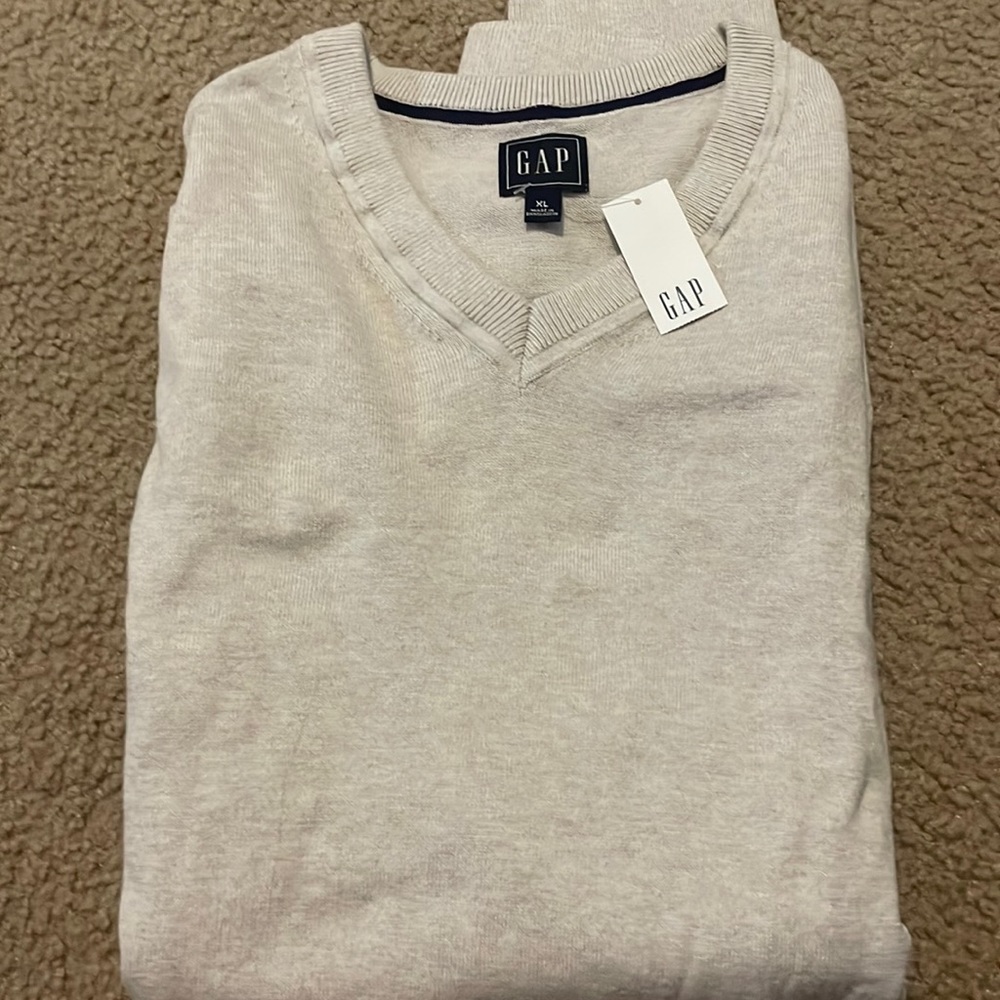 Gap men’s XL v-neck sweater new with tags